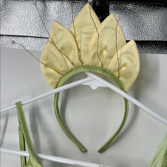 Disney NWT Deluxe Princess and the Frog Tiana Costume girls medium - Picture 5 of 9